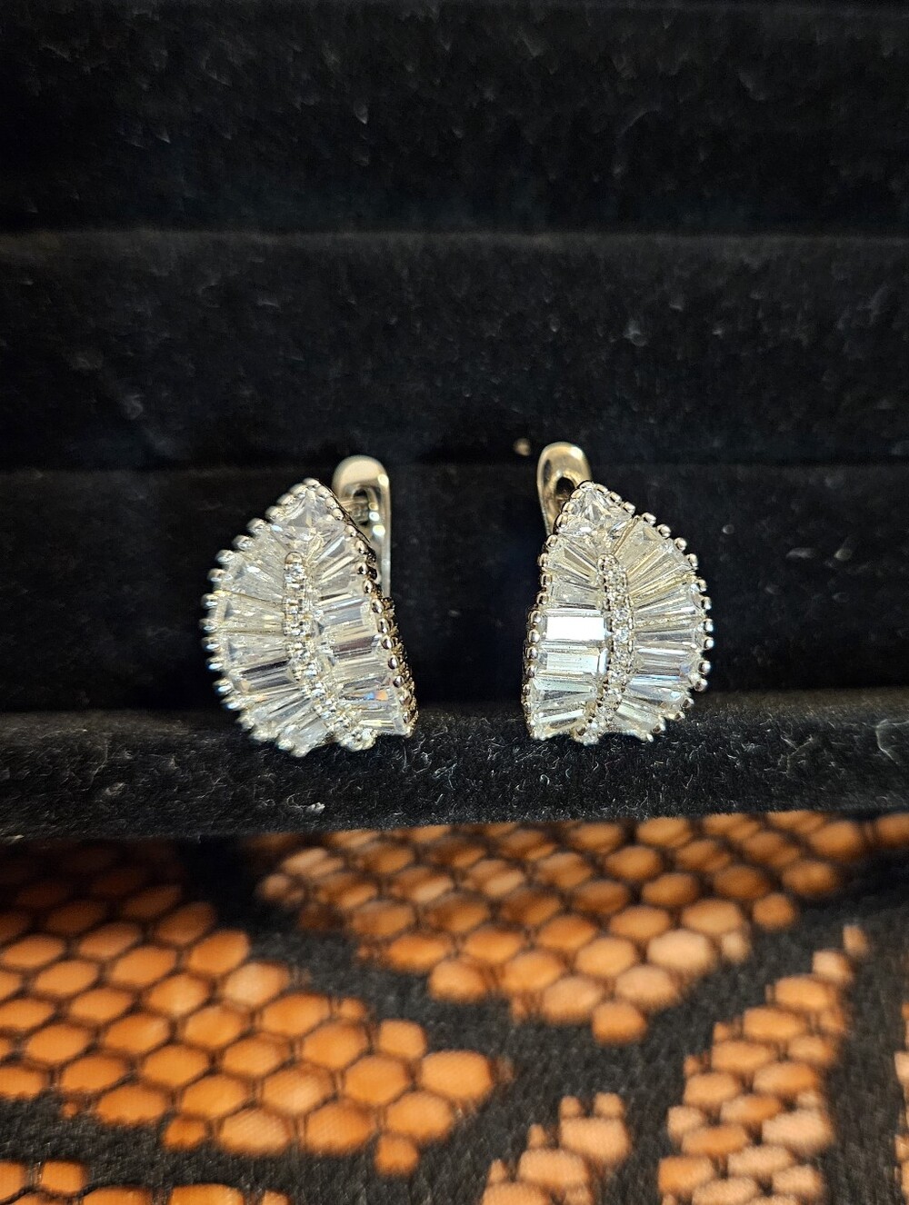 New Leaf Earrings Pierced - Picture 2 of 5